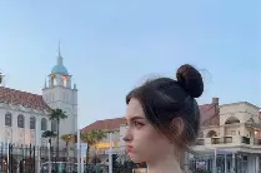 千万粉丝网红白冰偷税被处罚背后：想拿公司的钱给自己买包还抵税为何此路不通？